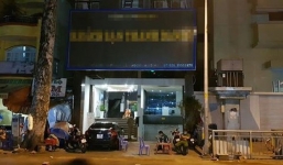 Một khách sạn đối diện Bệnh viện Chợ Rẫy được phun thuốc khử trùng trong đêm