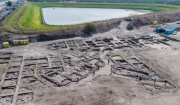 Đào đường để xây cao tốc, nhóm công nhân phát hiện tàn tích của thành phố 7.000 năm trước