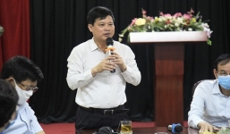 Phó Bí thư Thành ủy Hà Nội thị sát việc phòng chống Covid-19 tại các quán hàng, trường học