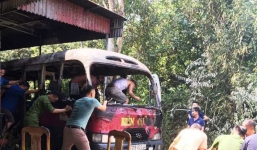 Xe khách 29 chỗ bị thiêu rụi trong lúc thắp hương cúng rằm tháng 7