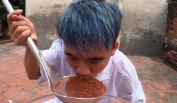 Câu view bất chấp, con trai bà Tân Vlog bị chỉ trích làm đồ dễ gây rủi ro về sức khỏe