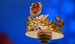 Soi cận vòng nguyệt quế bằng vàng 9999 nguyên chất ở Đường lên đỉnh Olympia 2020