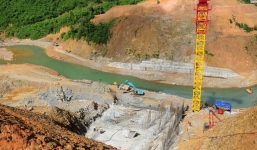 Sạt lở thủy điện ở Thừa Thiên Huế, nhiều người bị mắc kẹt