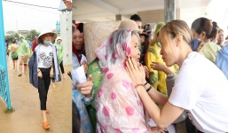 Chùm ảnh: Mỹ Tâm gây xúc động với hình ảnh đội nón lá, đi dép lê lội nước lũ trong trời mưa để làm từ thiện