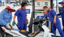 Tin tức giá xăng dầu mới nhất hôm nay ngày 29/10: Lao dốc thảm hại