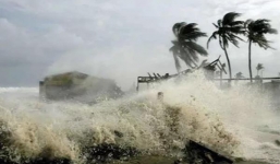 Bão số 10 diễn biến phức tạp, đang tăng tốc vào đất liền từ Quảng Ngãi - Khánh Hòa