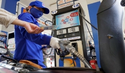Giá xăng dầu trong nước hôm nay ngày 11/12: Tăng mạnh không kịp trở tay