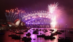 Tin nóng 24h mới nhất ngày 31/12: Thế giới đón năm mới 2021 khác biệt, Lộ MC thay thế Phan Đăng dẫn Ai là triệu phú 2021 