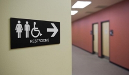 Người lao động đi vệ sinh nhiều hơn 1 lần/ngày bị phạt gần 70 nghìn đồng