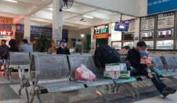 Đường phố Hà Nội thông thoáng, vắng vẻ hiếm hoi những ngày cuối năm Canh Tý