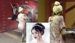 Ninh Dương Lan Ngọc đột ngột 'ném bột' vào fan, tái mặt chạy bị bảo vệ đuổi bắt