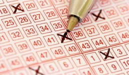 Trên đường đi rửa xe, cô gái trẻ thuận tay mua vé số và bất ngờ trúng hơn 46 tỷ đồng