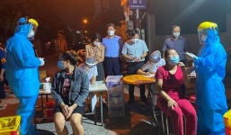 3.355 nhân viên y tế của 11 tỉnh, thành phố đã có mặt ở Hà Nội hỗ trợ xét nghiệm, tiêm vaccine Covid-19