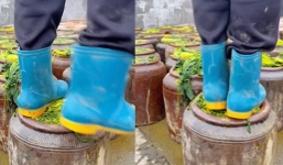 Hoảng hốt với cách làm dưa muối của một xưởng thủ công Trung Quốc