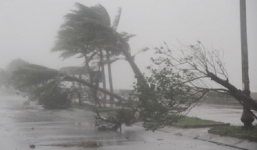 Bão số 9 giật cấp 17, miền Trung sơ tán hàng nghìn dân