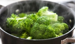 Bỏ ngay 3 kiểu chế biến rau tưởng tốt lại phản tác dụng nghiêm trọng này đi: Top 1 nhiều người mắc phải