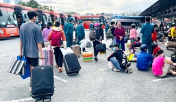 Muôn kiểu quy định đối với người dân về quê ăn Tết