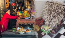 Không phải nước lã, đây là 4 loại nước lau bàn thờ được tổ tiên cho lộc đến tới tấp năm 2022