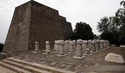 'Vén màn' bí ẩn: Đầu của 61 bức tượng người canh giữ trước lăng của Võ Tắc Thiên đang ở đâu?