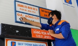 Giá xăng dầu hôm nay ngày 14/4: Tiếp tục lao dốc không phanh