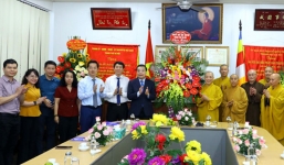 Chủ tịch UBND TP Chu Ngọc Anh chúc mừng Giáo hội Phật giáo Việt Nam thành phố Hà Nội 