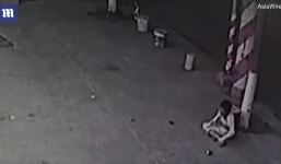 VIDEO HOT: Rơi từ tầng 5 xuống đất, bé trai sống sót thần kỳ