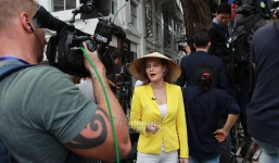 Hình ảnh nữ phóng viên Nga xinh đẹp đội nón lá tác nghiệp ở thượng đỉnh Mỹ Triều gây chú ý