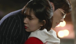 Bị đá sau nụ hôn đầu vì bạn trai không thích 'dùng lại của thằng khác', cô gái khiến CĐM xôn xao