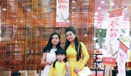 Bà Lê Hoàng Diệp Thảo bất ngờ cập nhật trạng thái lạ kèm ảnh cùng với con