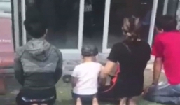 Nữ chủ tịch phường nói gì về nhóm người quỳ lạy trước nhà xin lại con