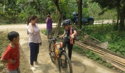 Bé trai đạp xe từ Sơn La xuống Hà Nội được tặng xe đạp mới