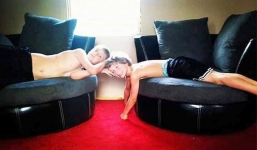 Đính hôn với mẹ bạn thân, thiếu niên bỗng dưng được gọi 'bố'