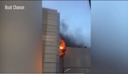 NÓNG: Cháy lớn ở trung tâm thương mại Bangkok, ít nhất 3 người chết