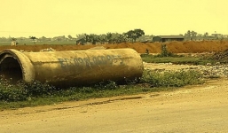 Tông xe máy vào cống ven đường, 3 học sinh tử vong