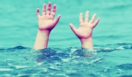 Rủ nhau tắm ao, 2 bé trai sinh đôi tử vong