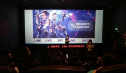 Cô giáo 'chơi lớn' bao nguyên rạp phim, thuê xe đón cả lớp đi xem Avengers