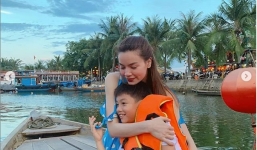 Động thái lạ của Hồ Ngọc Hà khi đi du lịch cùng 'người tình' khiến dân mạng trầm trồ