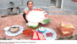 Clip nồi mì siêu cay khổng lồ của cụ bà nông dân hút triệu lượt xem