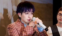 Gil Lê bật khóc tức tưởi trong họp báo vì bị chê trách