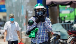 Muôn vàn cách chống nắng độc lạ của người Hà Nội