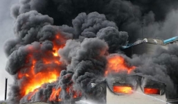 Đang cháy dữ dội khu CN 1.000m2 ở Bình Dương