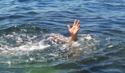 Rủ nhau ra hồ nước chơi, 2 bé gái tử vong thương tâm