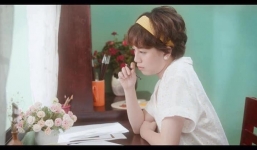 Lộ ảnh Ánh Dương hóa thành 'bánh bèo' ngồi tương tư viết thư tỏ tình