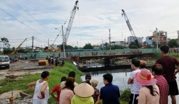 Phát hiện thi thể người trên khối bê tông dưới kênh ở Sài Gòn