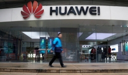 Doanh số điện thoại Huawei sụt giảm mạnh sau cấm vận của Mỹ