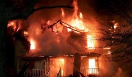 Đốt nhà khiến vợ con tử vong, gã chồng lĩnh án tử