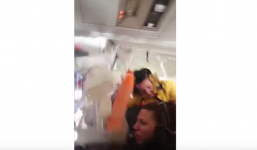 Hành khách bị văng ra khỏi ghế do máy bay rung lắc dữ dội