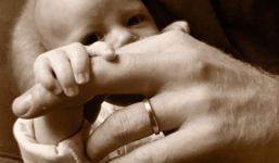 Lộ bức ảnh con trai của Công nương Meghan gây 'bão'