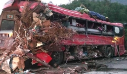 Lời kể kinh hoàng của lái xe sống sót sau vụ tai nạn 3 người chết ở Hòa Bình 