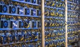 Bitcoin tăng liên tục, lên gần 13.000 USD